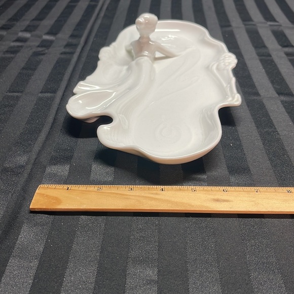 Gerold-Serie Antik Weiss White Porcelain Mermaid Tray, 14 inches wide - Picture 4 of 8